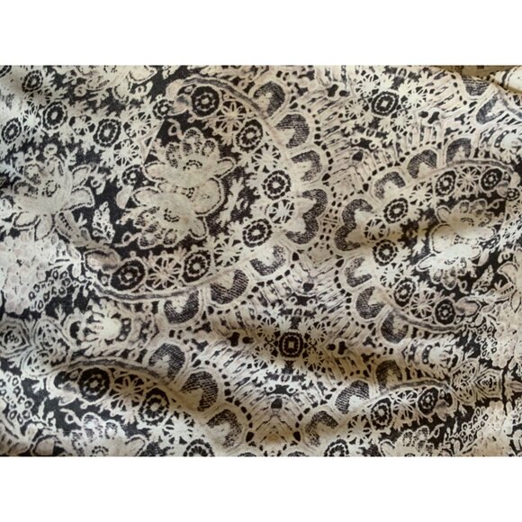 Violet + Claire Womens Size XLarge Top with Black & White Abstract Pattern - Picture 10 of 11